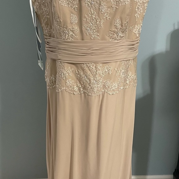 Beautiful Mother if the Bride dress. Jade by Jasmine. - Picture 2 of 6